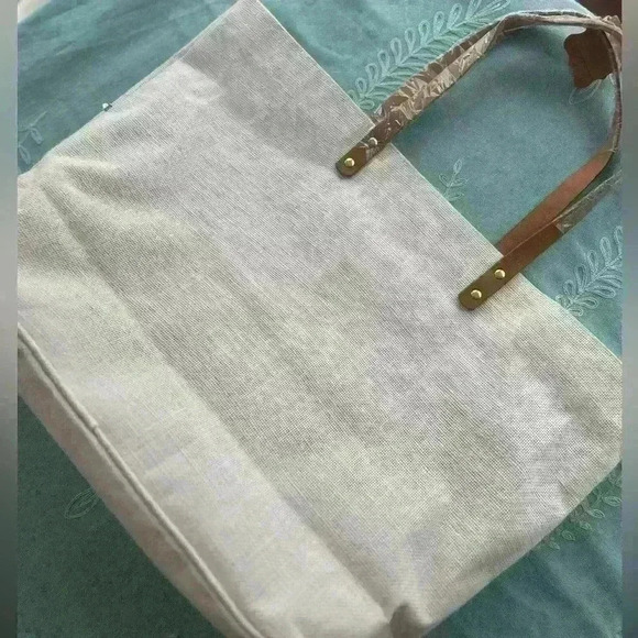 👰 NWT Large  Silver Sequence Bride Tote with leather brown handles - Picture 4 of 6